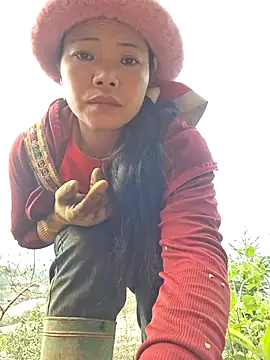 Snapshot of miomio-12 chatting on October 18, 9:32 am miomio-12 online show from October 18, 9:32 am