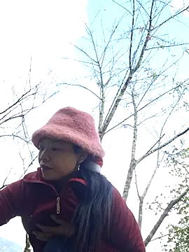 Snapshot of miomio-12 chatting on October 27, 2:26 am miomio-12 online show from October 27, 2:26 am