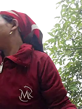 Snapshot of miomio-12 chatting on November 6, 12:44 am miomio-12 online show from November 6, 12:44 am