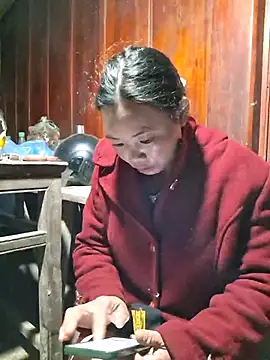 Snapshot of miomio-12 chatting on November 28, 1:14 pm miomio-12 online show from November 28, 1:14 pm