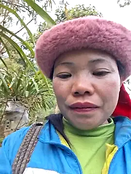 Snapshot of miomio-12 chatting on December 1, 12:59 am miomio-12 online show from December 1, 12:59 am