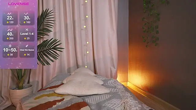 Snapshot of YokoKoko_ chatting on November 6, 6:14 am YokoKoko online show from November 6, 6:14 am