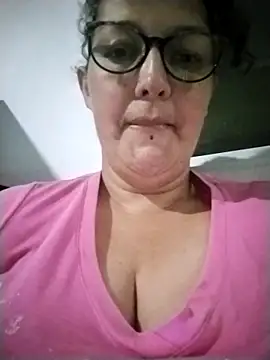 Snapshot of -saraqueen- chatting on December 19, 3:24 am -saraqueen- online show from December 19, 3:24 am