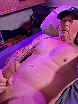 Snapshot of moonbeam37 chatting on October 6, 6:38 pm moonbeam37 online show from October 6, 6:38 pm