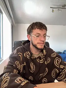 Snapshot of noah_red chatting on November 17, 4:35 pm noah red online show from November 17, 4:35 pm