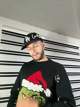 Snapshot of noah_red chatting on December 2, 2:50 am noah red online show from December 2, 2:50 am