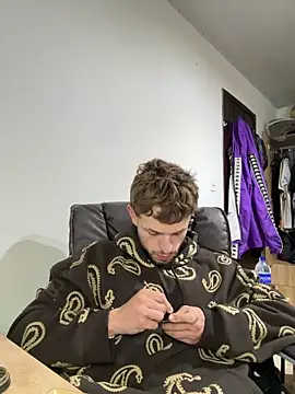 Snapshot of noah_red chatting on December 16, 2:38 am noah red online show from December 16, 2:38 am