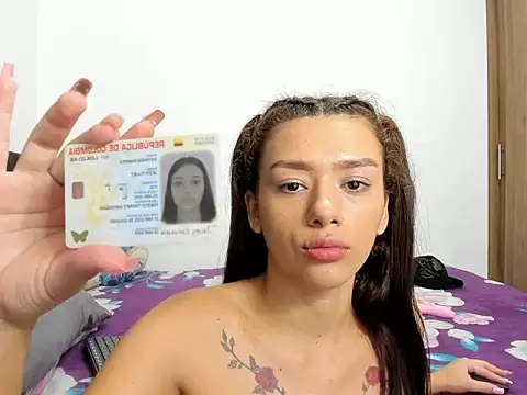 Snapshot of britney_london_x chatting on November 28, 10:01 pm britney london x online show from November 28, 10:01 pm