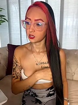 Snapshot of Sofiaa_pink chatting on October 7, 3:20 pm Sofiaa pink online show from October 7, 3:20 pm