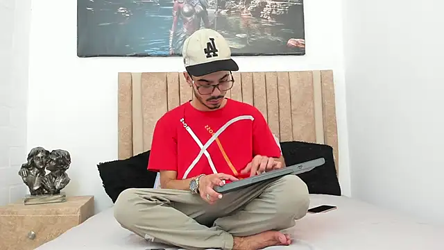 Timothe Evans online show from November 1, 8:33 pm