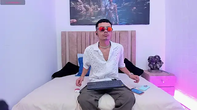 Timothe Evans online show from November 18, 7:29 pm