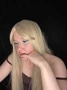 Snapshot of Darling_Bri_ chatting on October 23, 7:23 pm Darling Bri online show from October 23, 7:23 pm