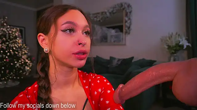 karolineneuer  online show from December 2, 1:11 am