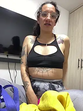 Snapshot of _ASH2 chatting on October 12, 9:58 pm ASH2 online show from October 12, 9:58 pm