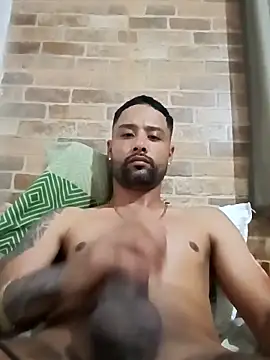 Snapshot of wellpauduro1994 chatting on December 18, 3:01 am wellpauduro1994 online show from December 18, 3:01 am