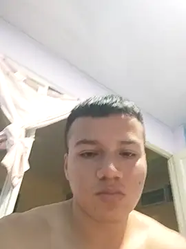 Snapshot of TuChico3n4 chatting on October 5, 1:48 am TuChico3n4 online show from October 5, 1:48 am