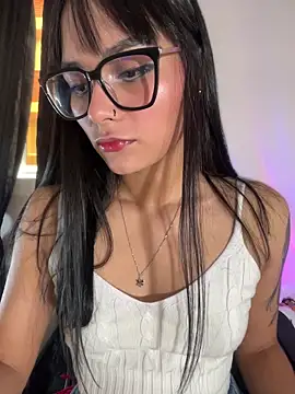 AlannaDollx online show from November 19, 2:06 pm