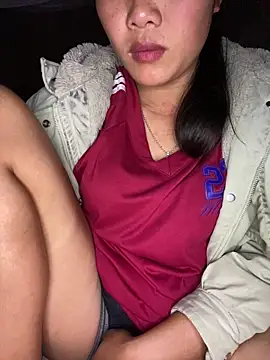 Snapshot of Pii_x chatting on November 9, 1:37 am Pii x online show from November 9, 1:37 am