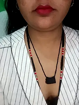 Snapshot of Rashmi_011 chatting on December 16, 11:32 pm Rashmi 011 online show from December 16, 11:32 pm