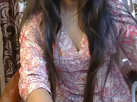 Snapshot of priti_singhaniya chatting on December 3, 6:10 am priti singhaniya online show from December 3, 6:10 am