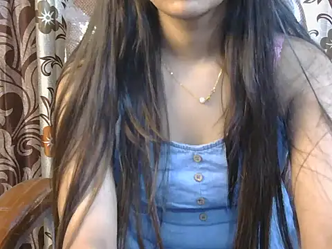 Snapshot of priti_singhaniya chatting on December 5, 8:34 am priti singhaniya online show from December 5, 8:34 am