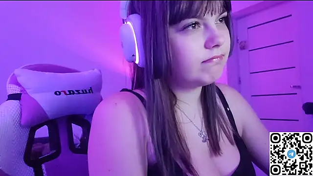 KristiBloom online show from December 15, 9:52 pm