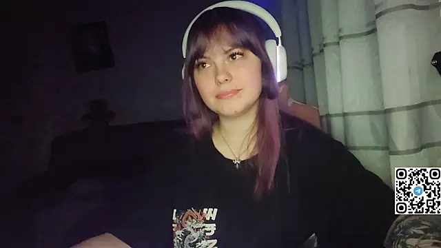 KristiBloom online show from February 20, 9:15 pm