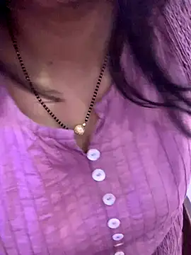 Snapshot of bindiyarani01 chatting on October 14, 1:01 pm bindiyarani01 online show from October 14, 1:01 pm