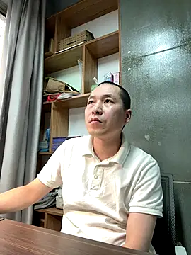 yichengm online show from October 20, 8:04 am