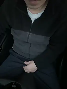 yichengm online show from November 8, 10:04 am