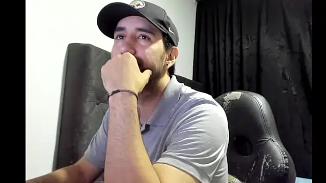 Snapshot of coolfriki chatting on October 28, 3:21 am coolfriki online show from October 28, 3:21 am