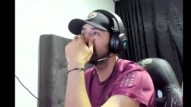 Snapshot of coolfriki chatting on October 30, 5:53 am coolfriki online show from October 30, 5:53 am