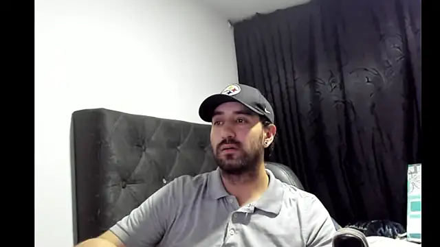 Snapshot of coolfriki chatting on December 1, 2:27 am coolfriki online show from December 1, 2:27 am