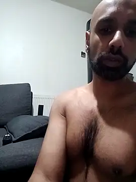 T1T012 online show from February 4, 6:03 pm