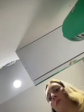 Snapshot of Mia_dca chatting on December 2, 5:08 pm Mia dca online show from December 2, 5:08 pm