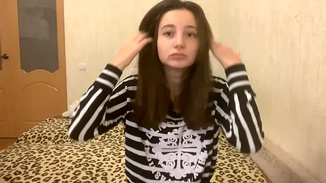 Snapshot of KyungSwaners chatting on October 22, 8:03 am KyungSwaners online show from October 22, 8:03 am