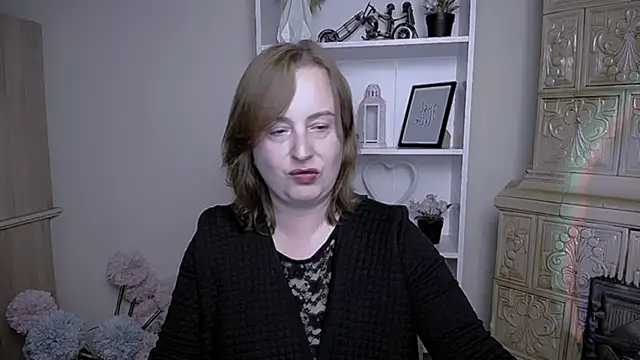 Snapshot of HelenFl chatting on October 10, 6:45 am HelenFl online show from October 10, 6:45 am