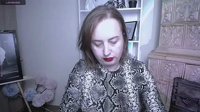 Snapshot of HelenFl chatting on October 31, 8:15 am HelenFl online show from October 31, 8:15 am