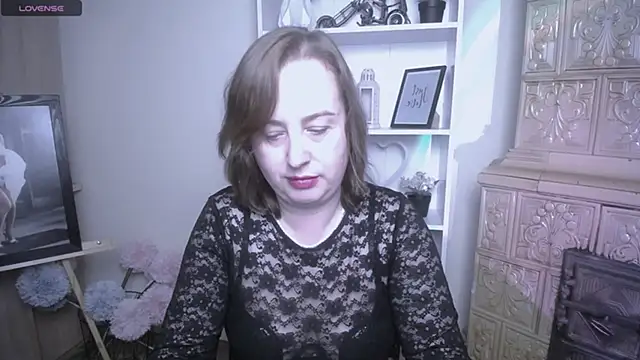 Snapshot of HelenFl chatting on November 4, 8:02 am HelenFl online show from November 4, 8:02 am