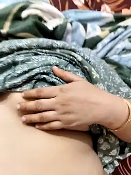 Snapshot of janvi_100 chatting on October 21, 2:45 am janvi 100 online show from October 21, 2:45 am