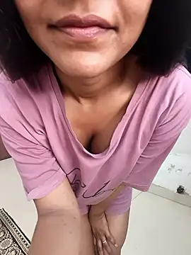 anshika0124 online show from January 19, 7:45 am