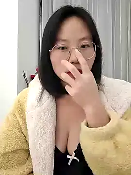 Snapshot of nini10052025 chatting on October 28, 1:36 pm nini10052025 online show from October 28, 1:36 pm