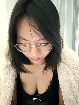 Snapshot of nini10052025 chatting on October 29, 1:41 am nini10052025 online show from October 29, 1:41 am