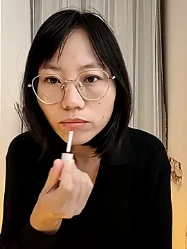 Snapshot of nini10052025 chatting on November 3, 7:04 pm nini10052025 online show from November 3, 7:04 pm