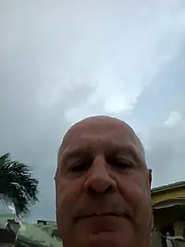 Snapshot of rudy-kralik chatting on December 21, 10:44 am rudy-kralik online show from December 21, 10:44 am