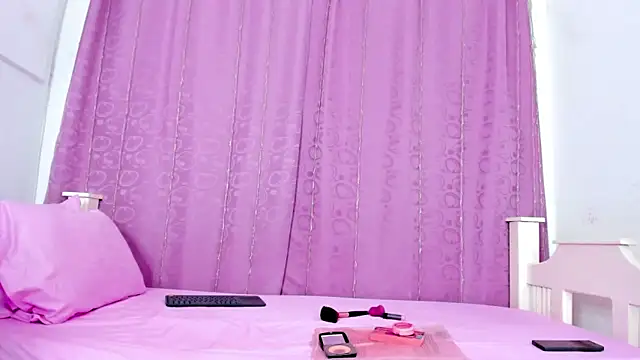 Snapshot of nahomy_smiith chatting on November 2, 4:31 pm nahomy smiith online show from November 2, 4:31 pm