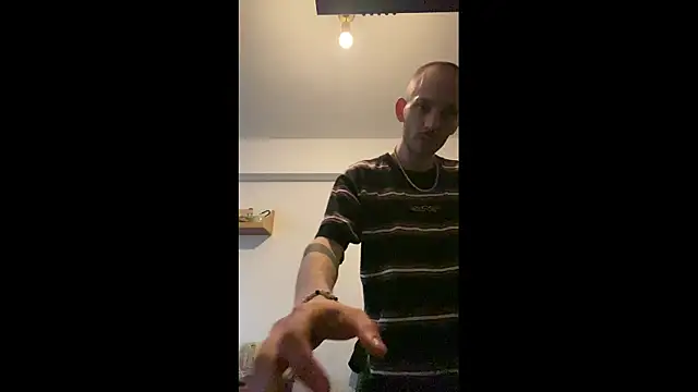 MolleDolle online show from April 18, 3:38 pm