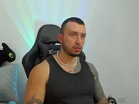 Snapshot of Dave-Max01 chatting on October 24, 10:00 am Dave-Max01 online show from October 24, 10:00 am