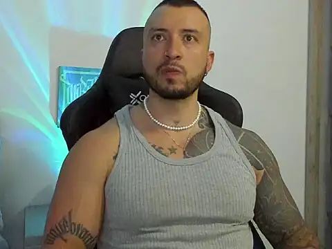 Snapshot of Dave-Max01 chatting on October 28, 10:45 pm Dave-Max01 online show from October 28, 10:45 pm