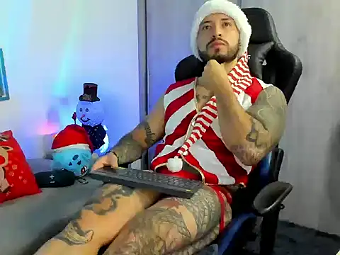 Snapshot of Dave-Max01 chatting on December 14, 11:26 am Dave-Max01 online show from December 14, 11:26 am